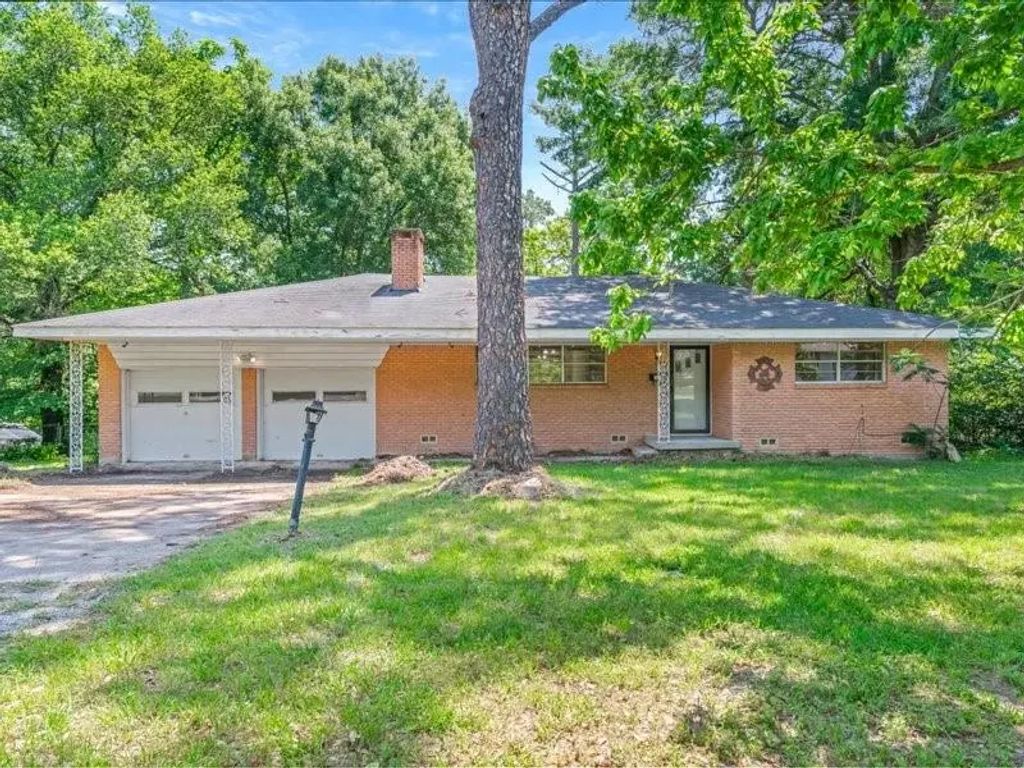 1016 N Saline, Grand Saline