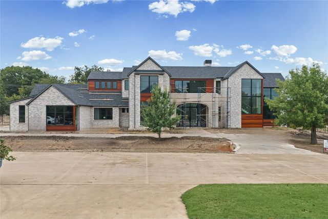 801 Walden Pond Way, Fairview