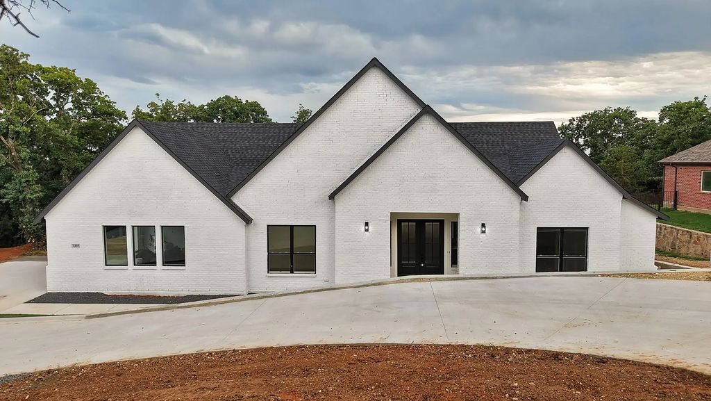 1405 Apache Court, Joshua