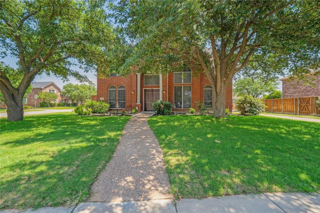 202 Brittany Drive, Coppell