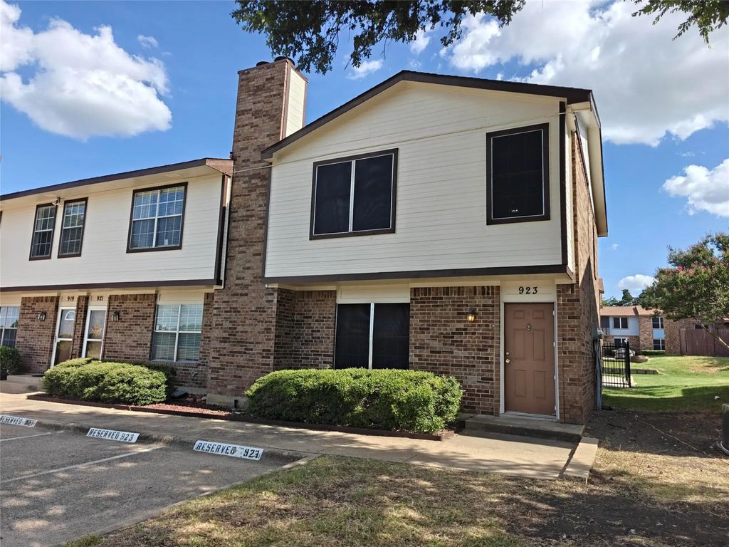 923 Vedral Place, Cedar Hill