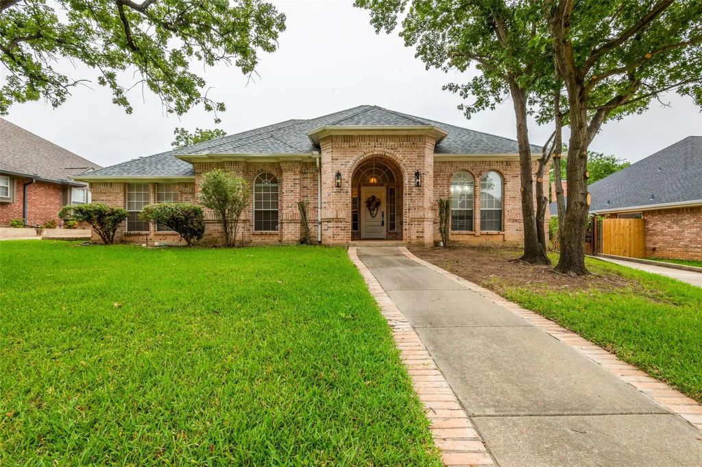 2708 Steeplechase Court, Hurst