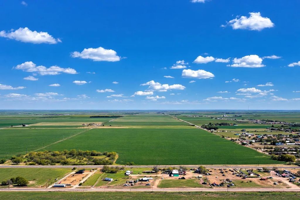 E Ellis Street, Levelland