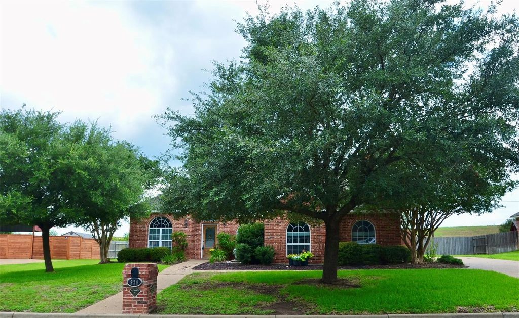 924 Lands End Cove, Hewitt