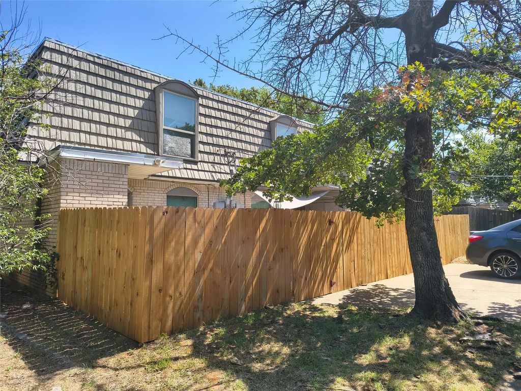 1912 W Sanford Street, Arlington