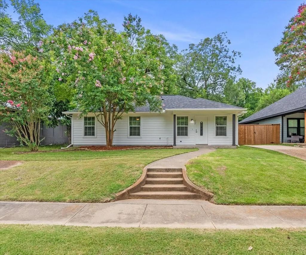 404 W Day Street, Denison