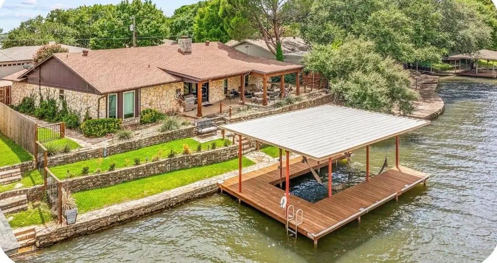 422 Granada Calle Court, Granbury