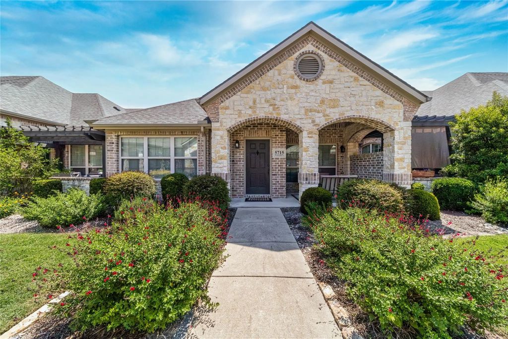 5715 Hummingbird Lane, Fairview
