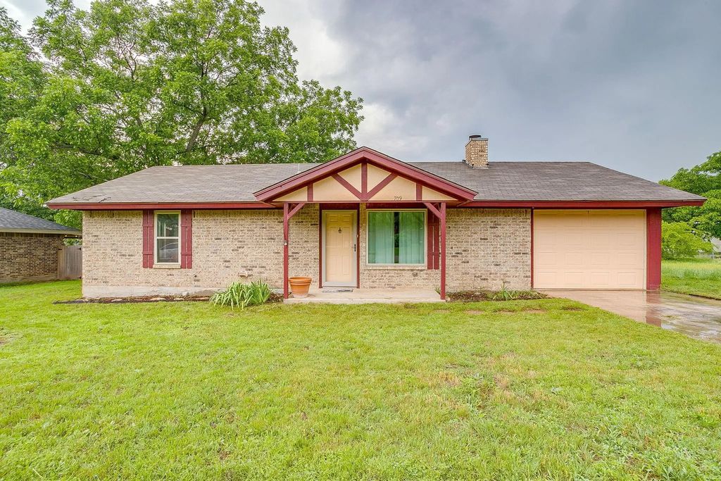 709 N Avenue B, Springtown