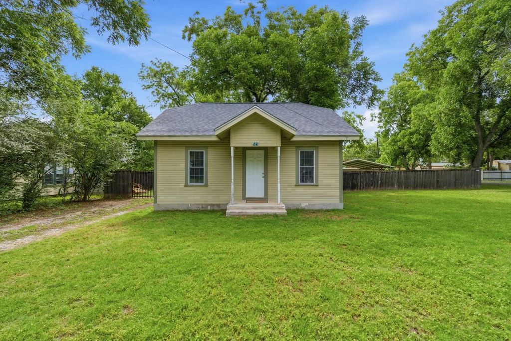 525 S Austin Street, De Leon