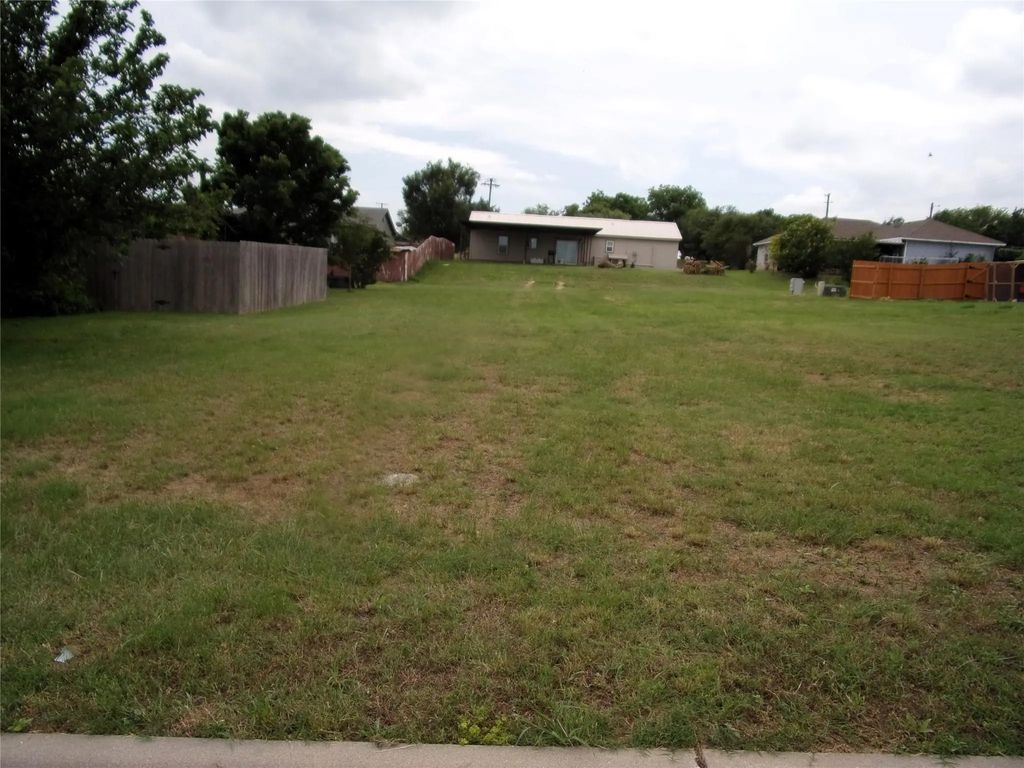 111 Burkett Drive, San Saba