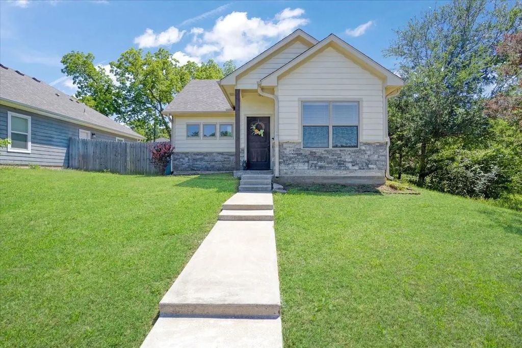 1226 W Elm Street, Denison