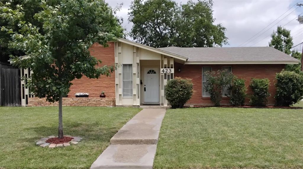 423 Columbia Circle, Irving