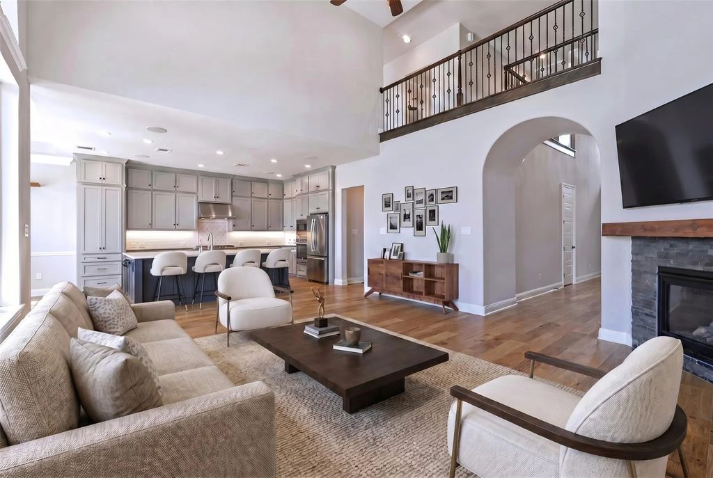 1713 Roundtree Circle E, Fort Worth