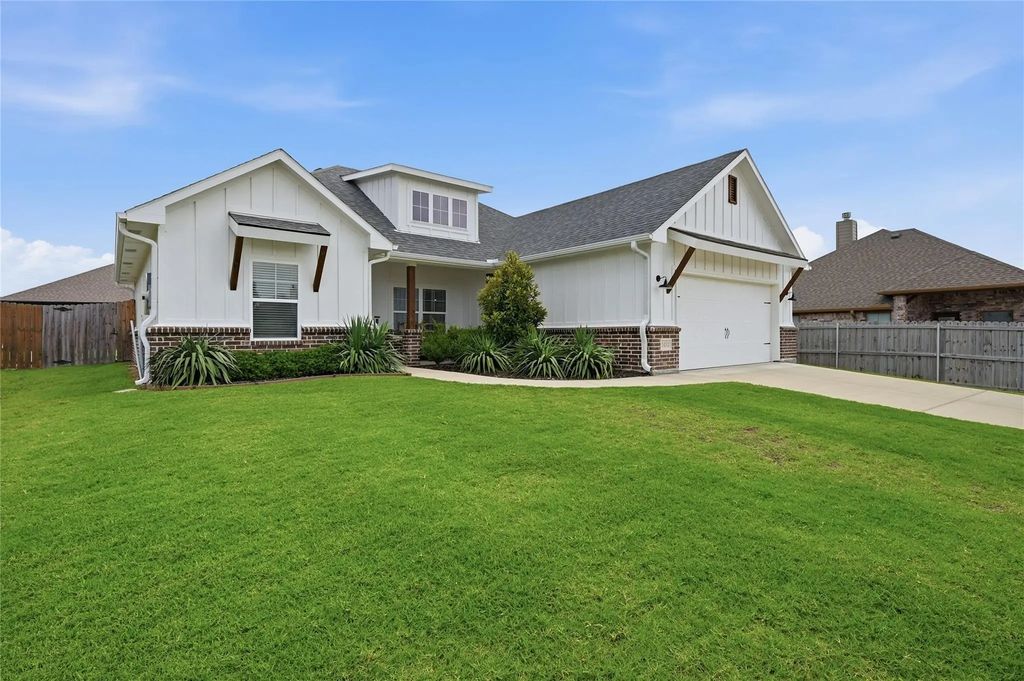 1411 Saratoga Drive, Sherman