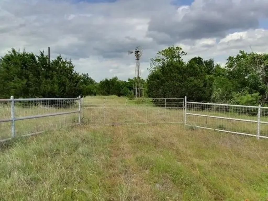 1249 County Road 2357, Meridian