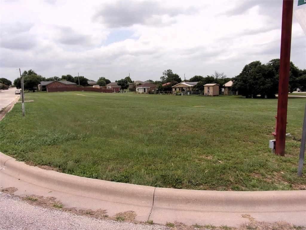1902 W Brown Street, San Saba