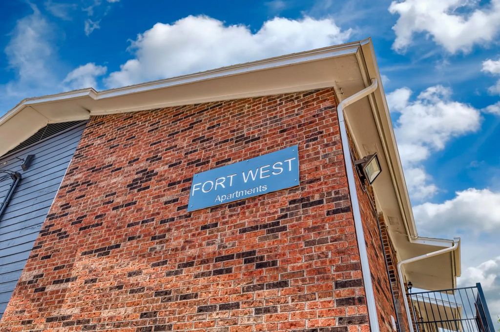 8037 W Elizabeth Lane 223, Fort Worth