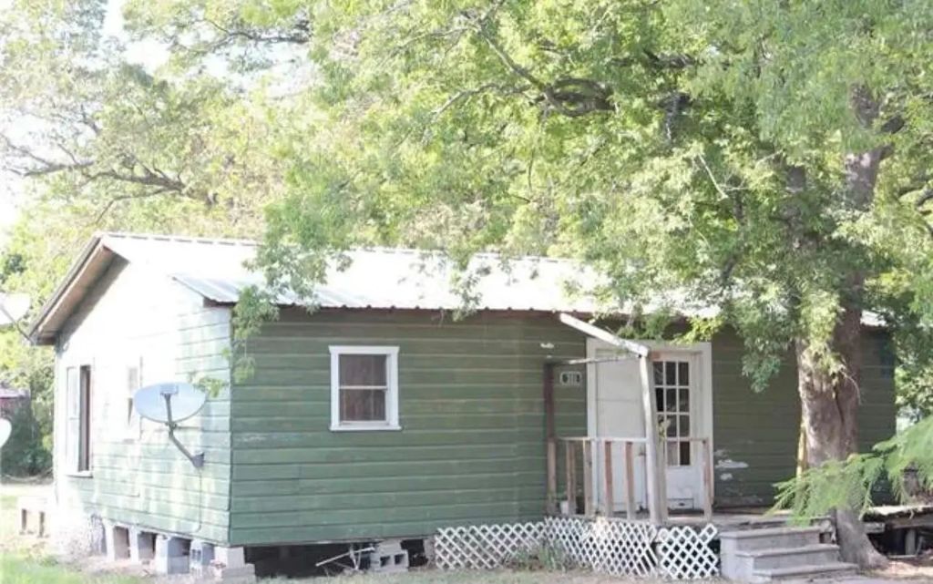 301 E Wood Street, Streetman