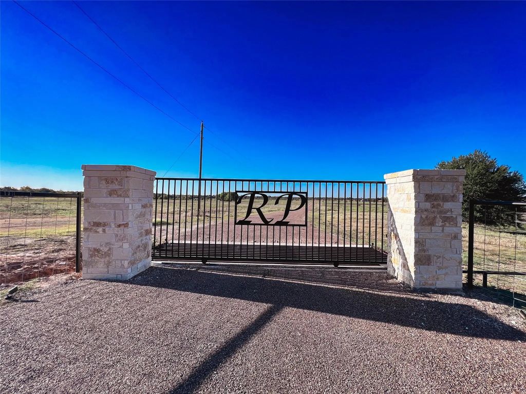 1500 Private Road 8496, Athens