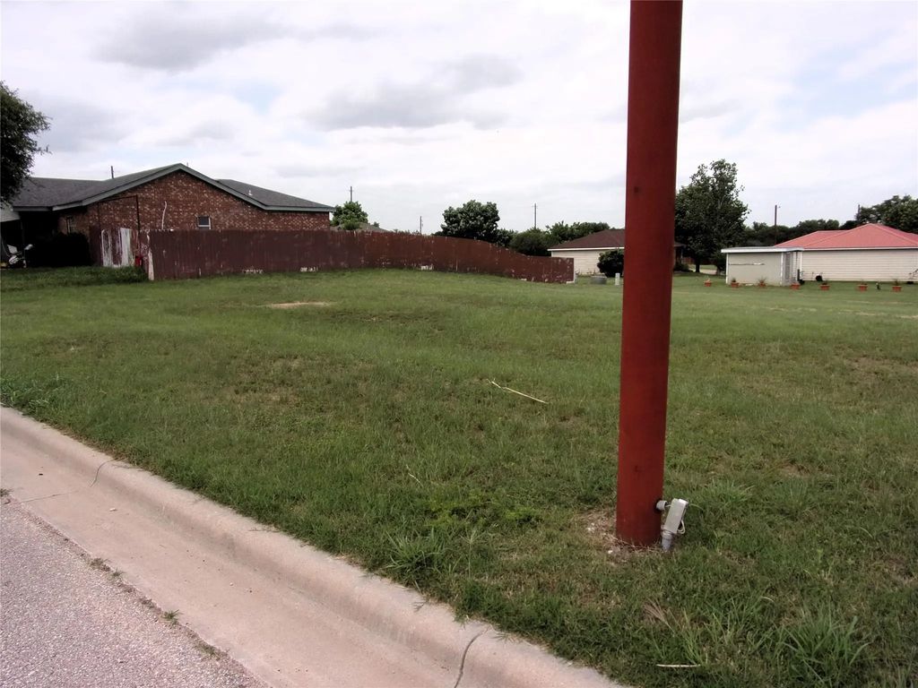 1906 W Brown Street, San Saba