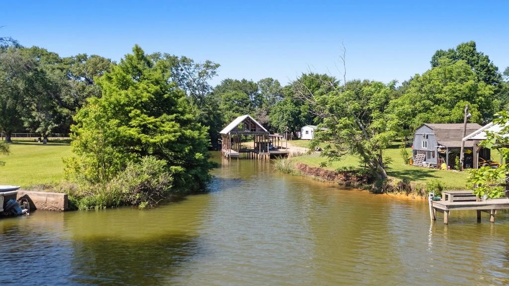 16285 W County Road 189, Flint