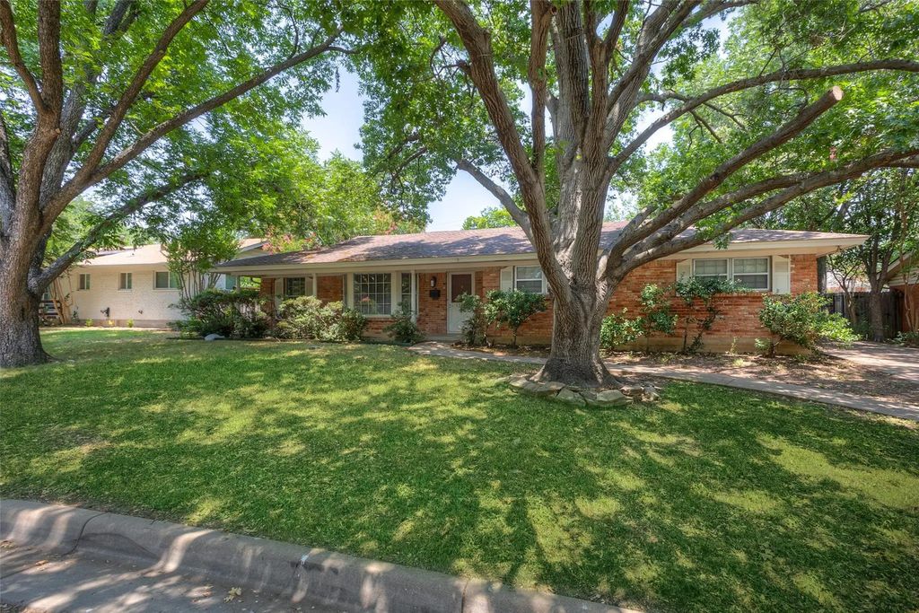 6948 Valhalla Road, Fort Worth