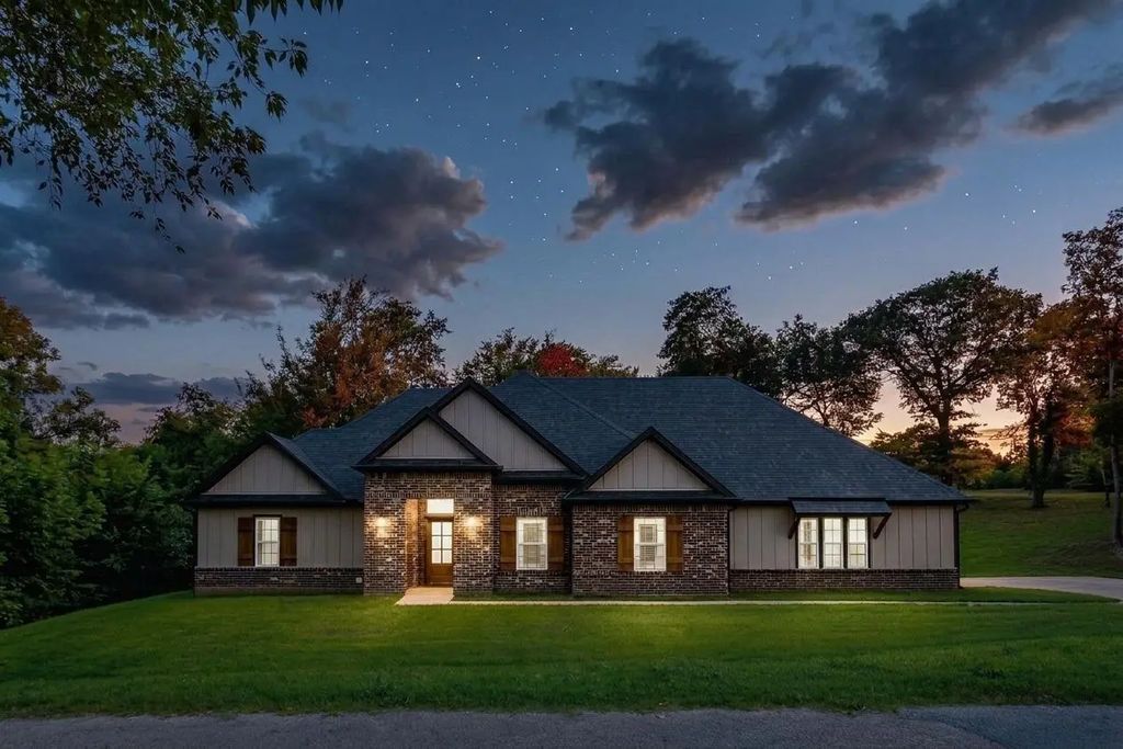 1028 W Day Street, Denison