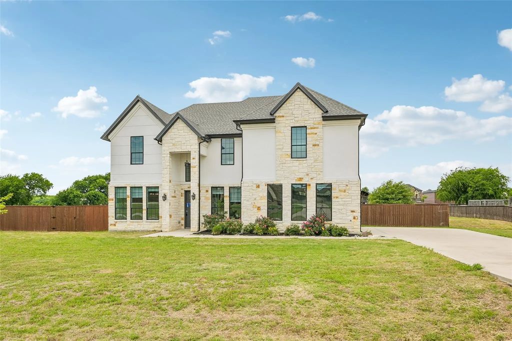 681 Davenport Drive, Waxahachie