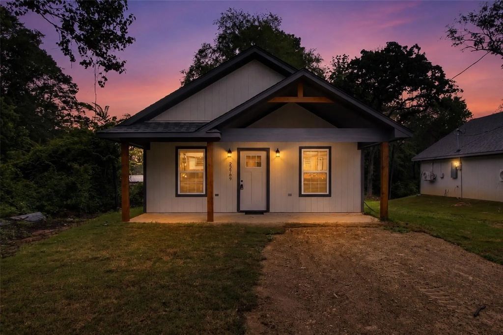 22789 Creekwood Drive, Flint