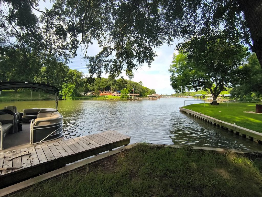 180 Arrowhead Street, Mabank