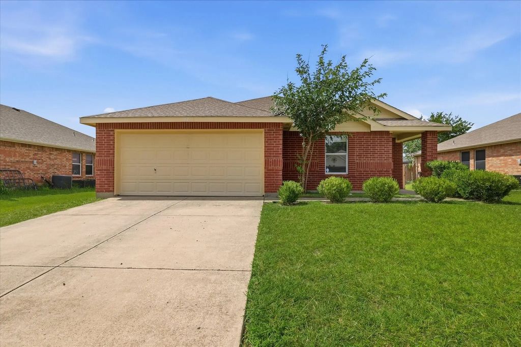 102 Pintail Lane, Sanger
