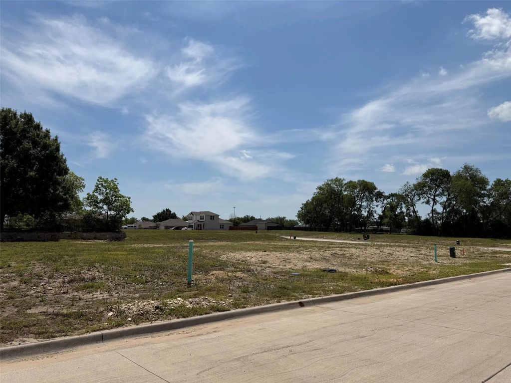 100 Choctaw Drive, Leonard