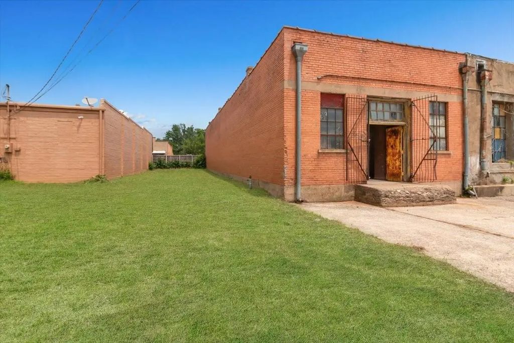 122 W Woodard Street, Denison