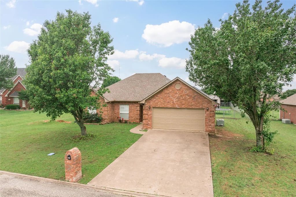 408 Sunshine Trail, Bells