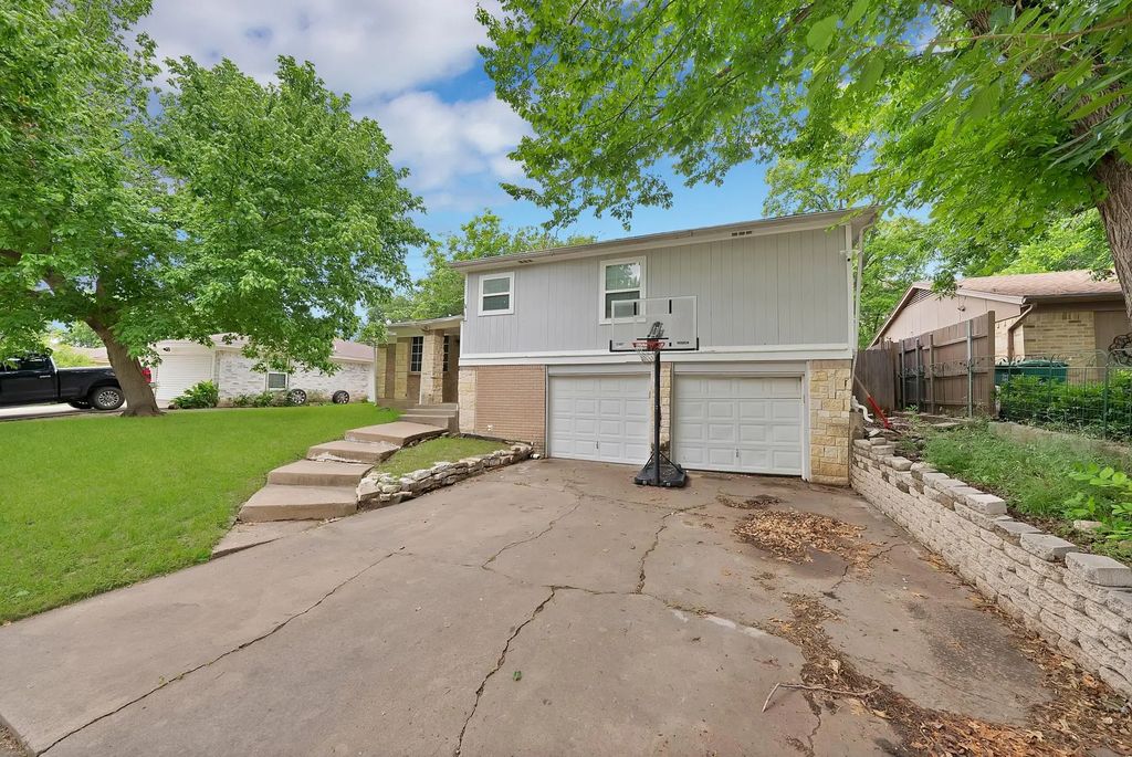 2904 Raton Drive, Fort Worth
