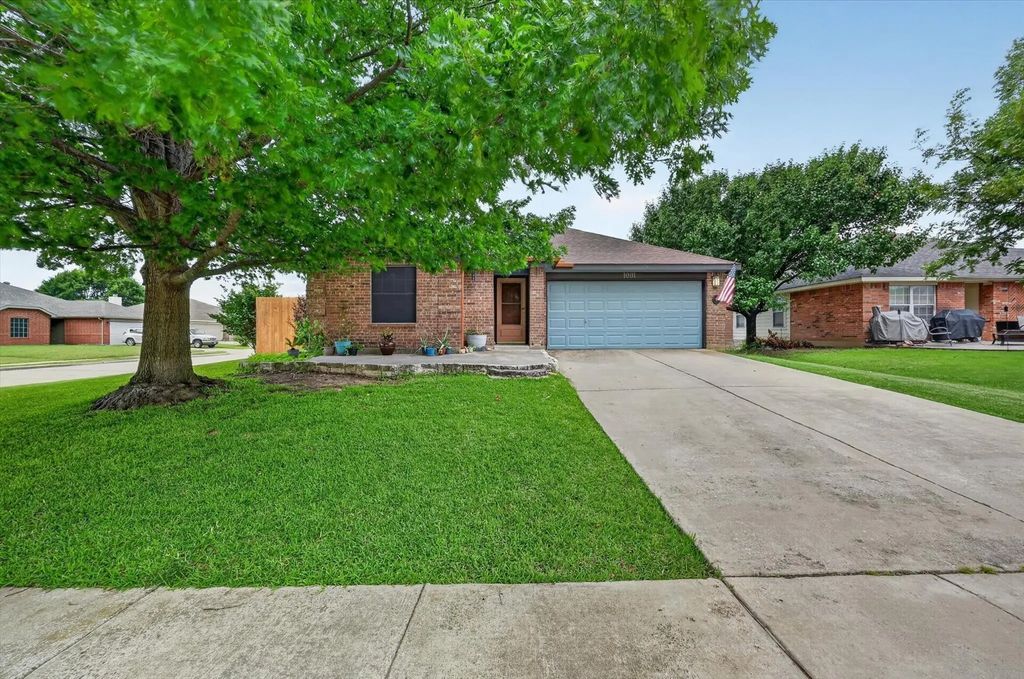 1001 Ridge Top Drive, Burleson