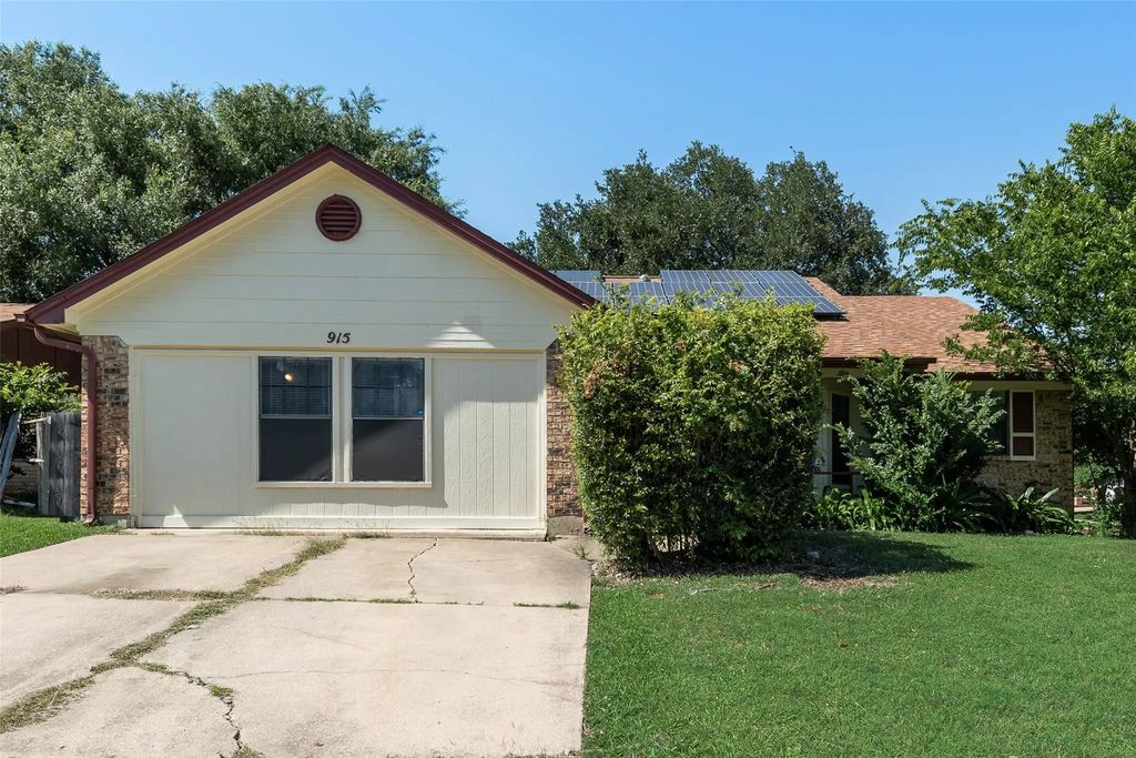 915 Freestone Drive, Arlington