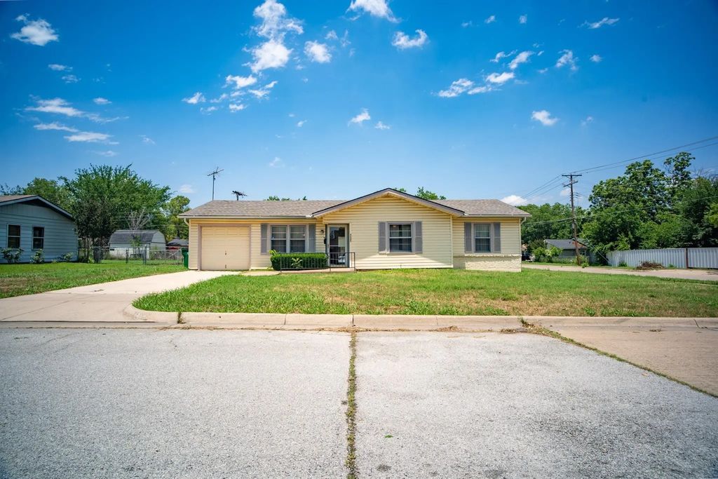 5245 Ira Street N, Haltom City