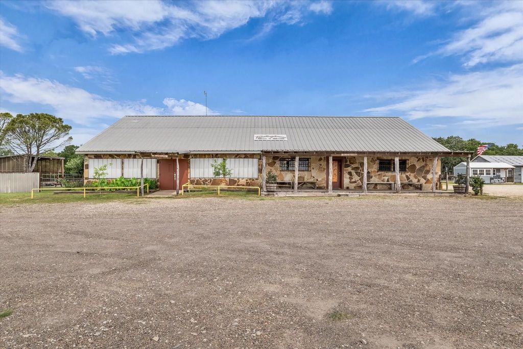 4553 Lake Felton Parkway, Hallsburg