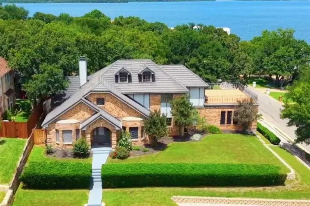 6101 Tiffany Oaks Lane, Arlington
