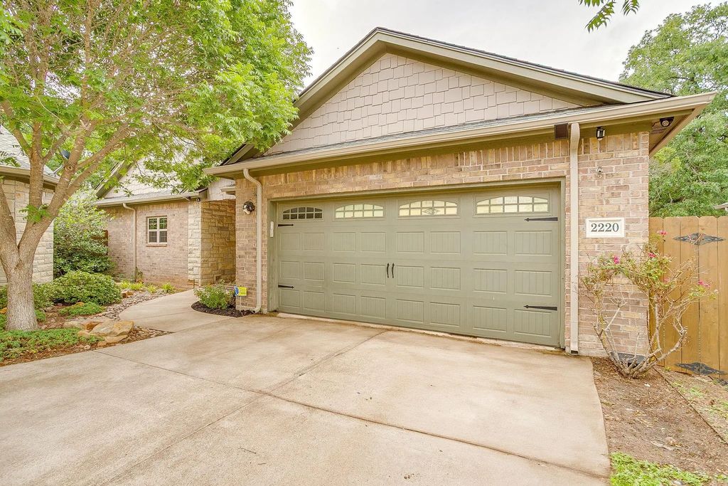 2220 Cobblestone Court, Granbury