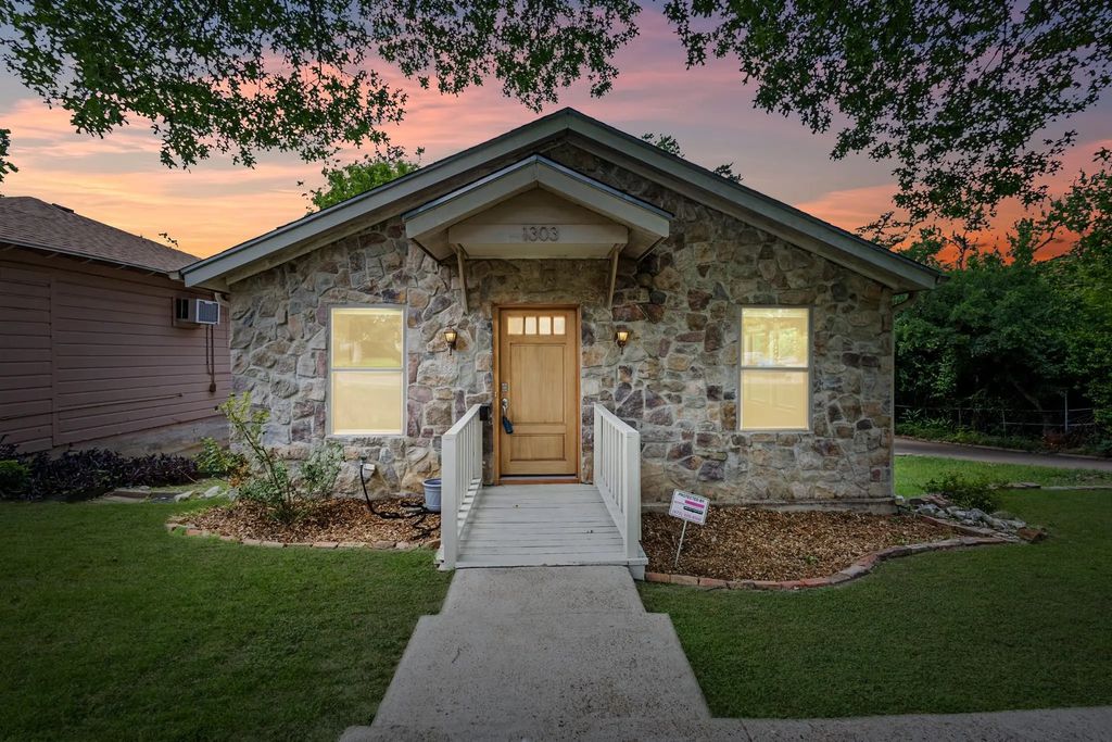 1303 Arizona Avenue, Dallas