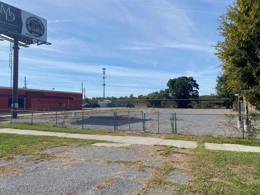 3498 Barksdale Boulevard, Bossier City