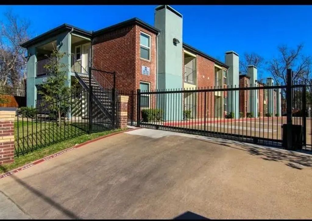 4622 Monarch Street 109, Dallas