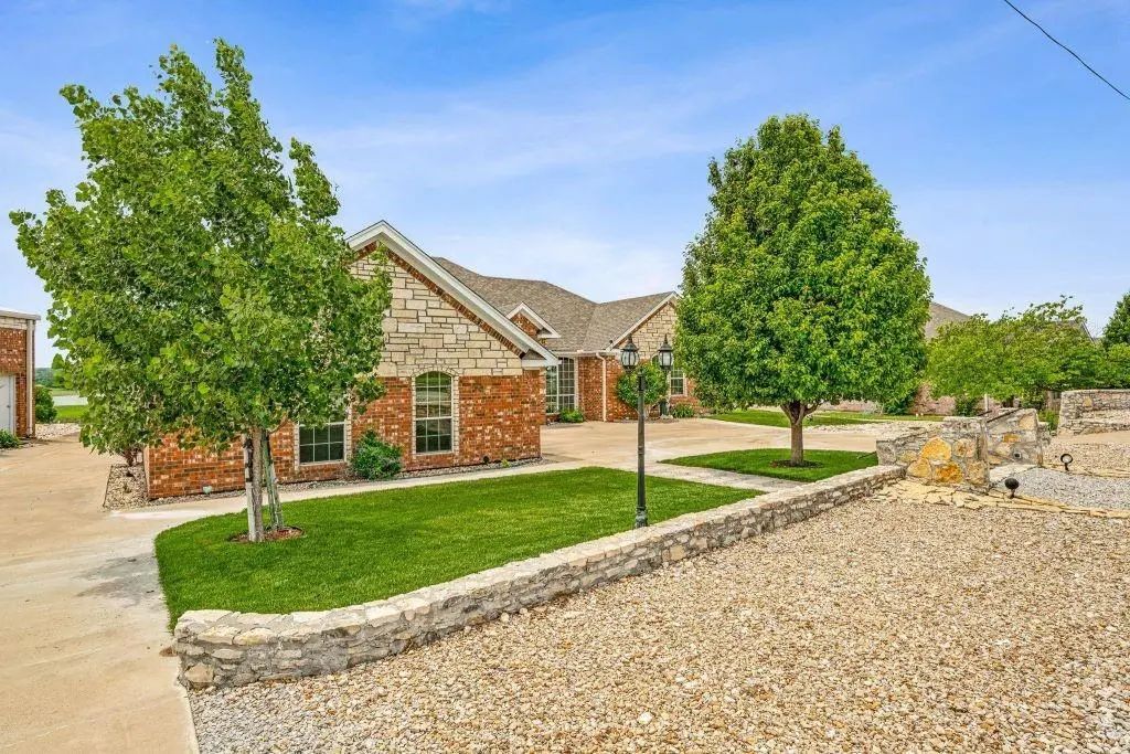 641 Comanche Lake Road, Comanche