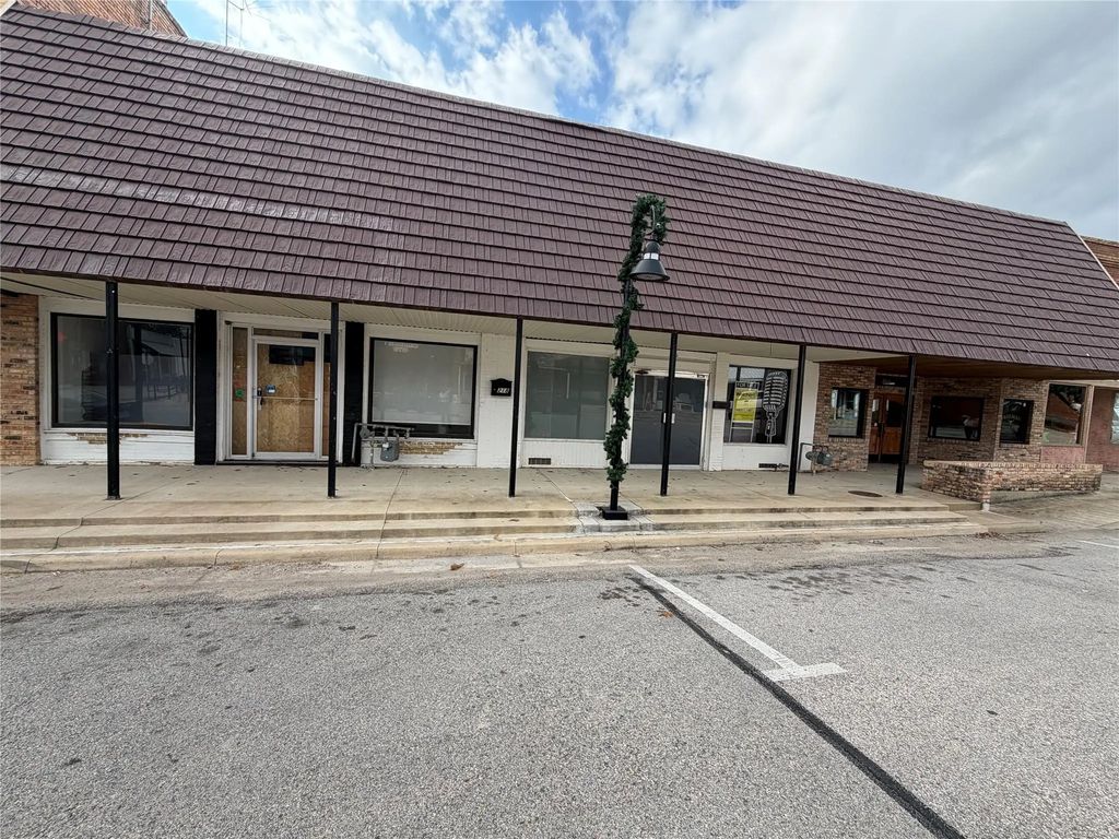 216 S Main Street, Kemp