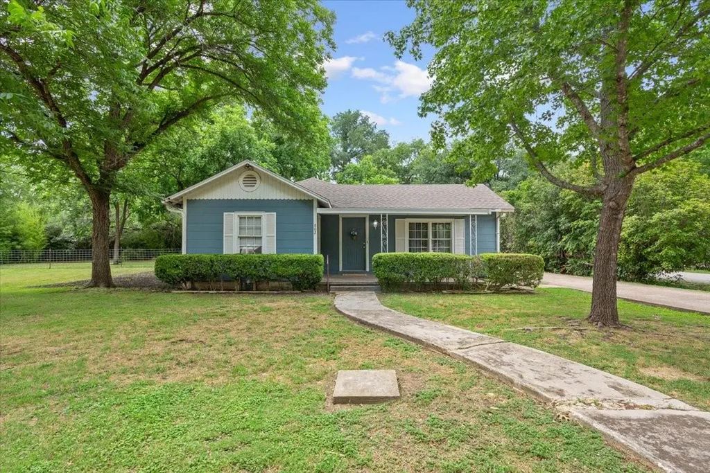 802 Avenue A, Valley Mills