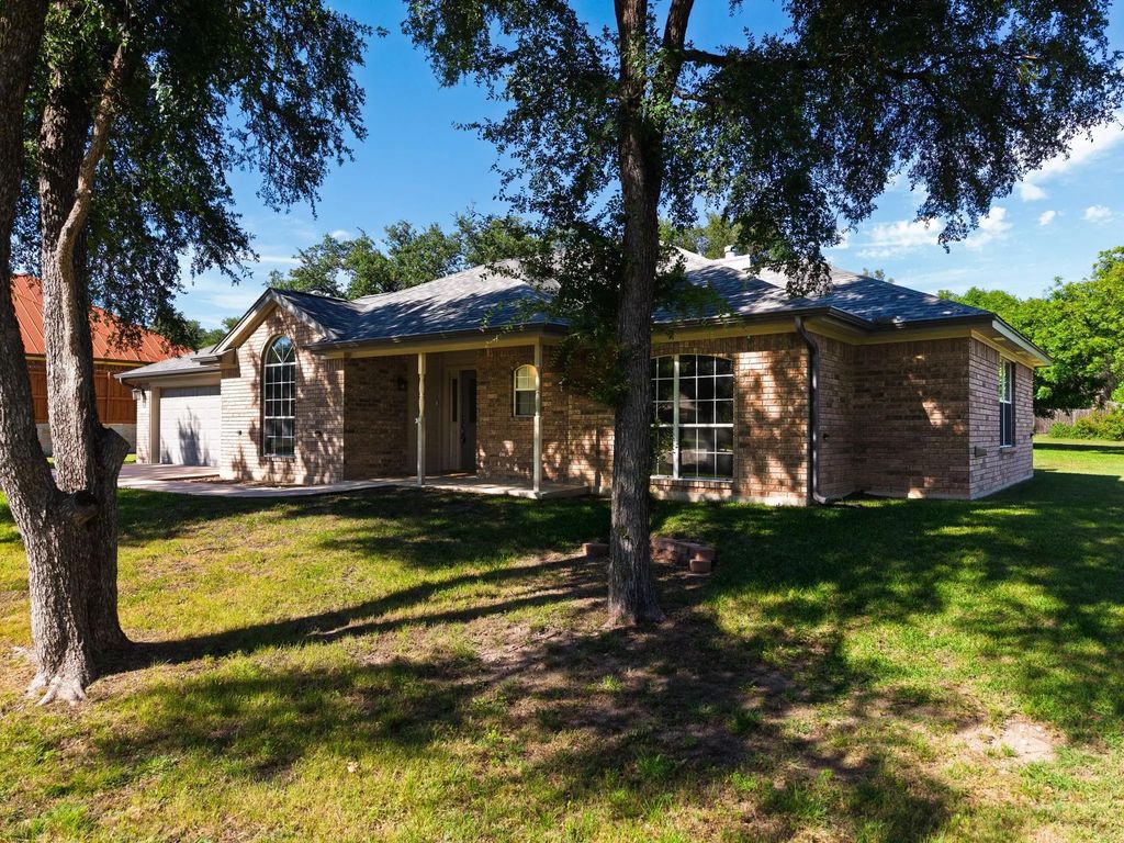 1909 Diamond Ridge Drive, Lampasas