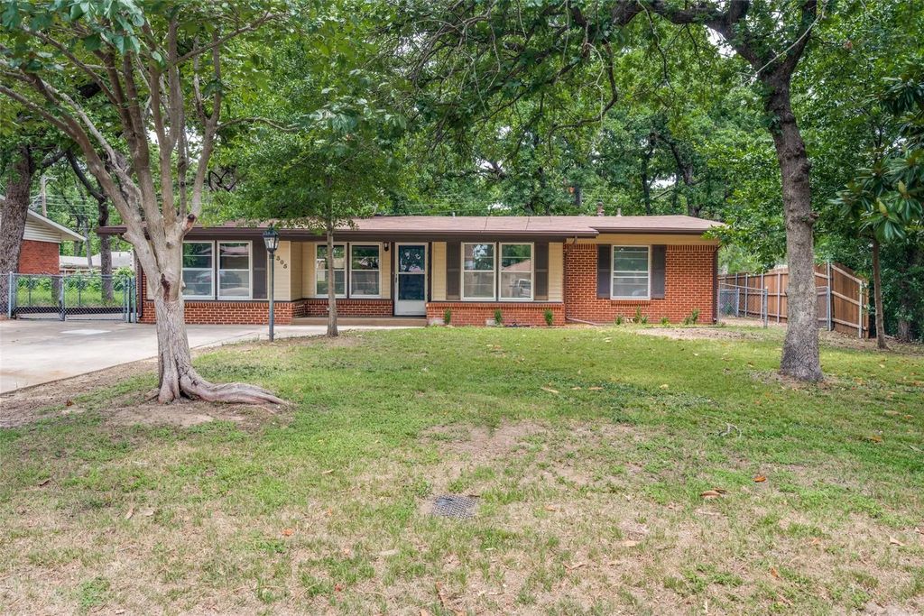 1305 W Lavender Lane, Arlington